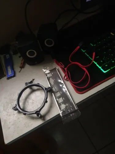 Kit com espelho, suporte do processador, e satas