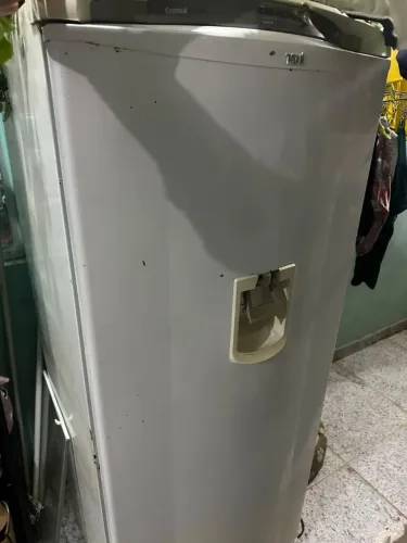 Geladeira 340 litros frost free em bom estado de uso