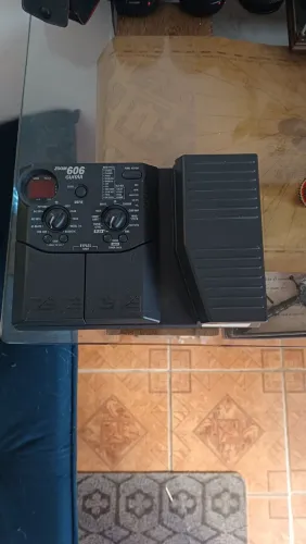 Pedaleira Zoom 606