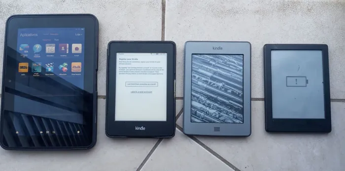 Vendo Lote de 4 Kindles Antigos