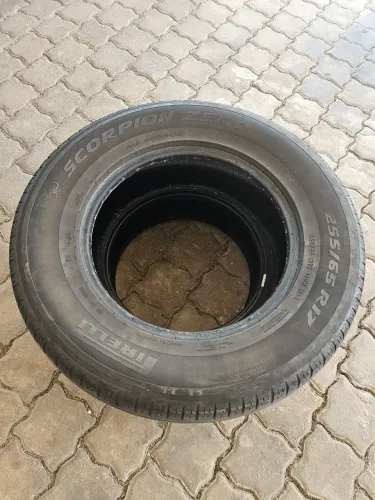 Par de pneus Pirelli Scorpion Zero 255/65 R17 meia vida
