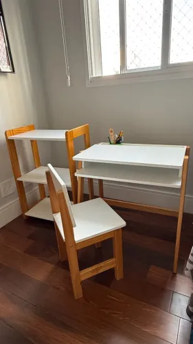 Kit escrivaninha com cadeira e estante para brinquedos - branco