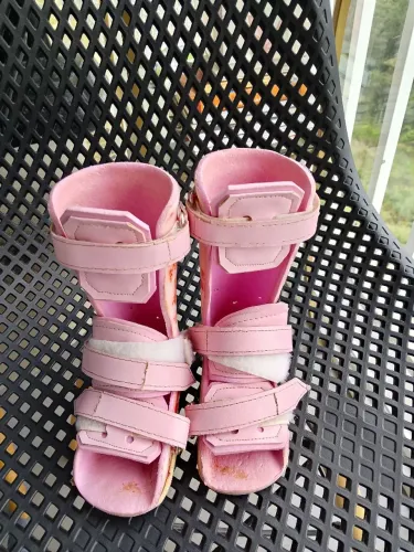 Par de Órtese suropodálica infantil Rosa.