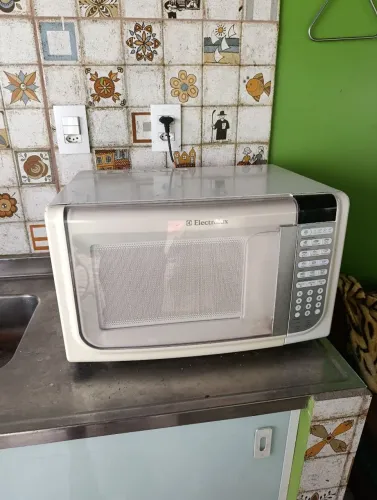 Vendo microondas grande usado