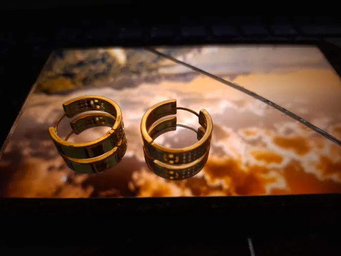 Brinco Argola Cravejado com Zircônias - Banhado a Ouro 18k