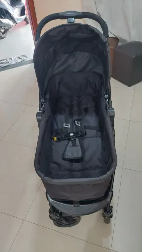 Carrinho de bebe com Moisés