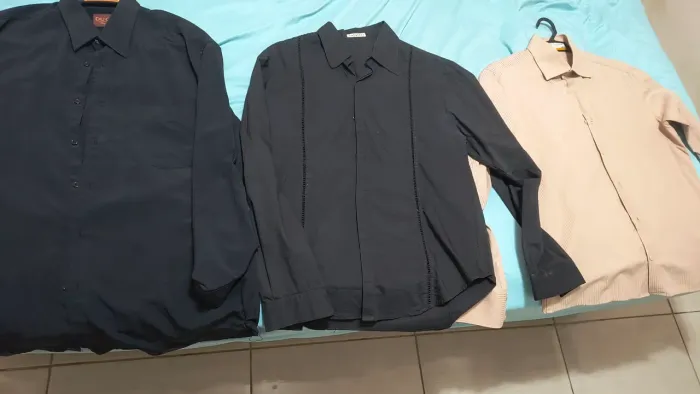 Vendo três camisas sociais manga comprida, sou de Taubaté e não entrego