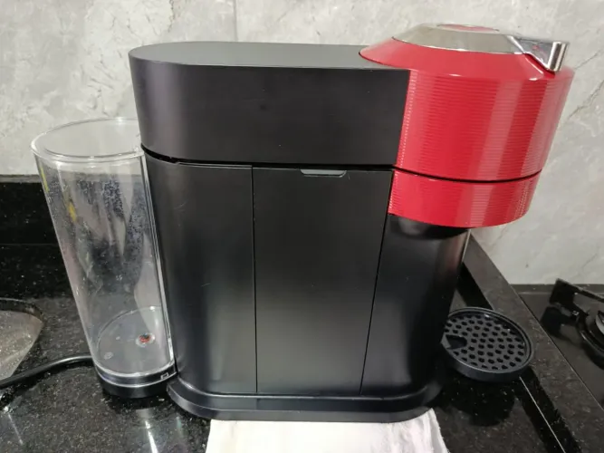 Cafeteira Nespresso vertuo (não é a pop)