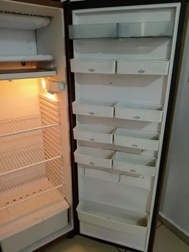 Vendo geladeira BRASTEMP 110VTS FUNCIONANDO PERFEITAMENTE GELANDO SUPER BEM ENTREGO