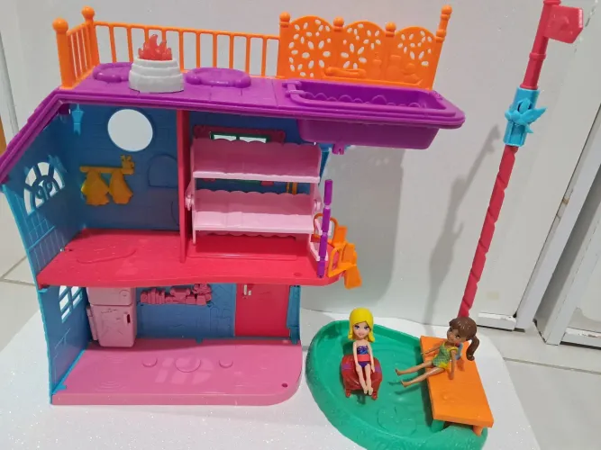 Casa de Férias Polly Pocket 30cm de altura + 2 bonecas Polly Pocket 