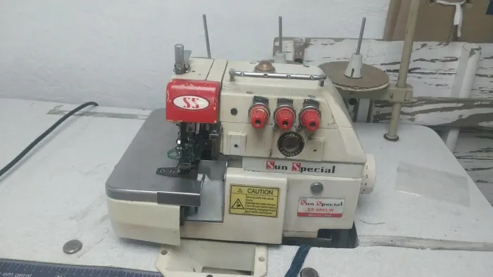 Máquina de costura Overlok