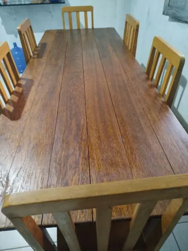   Mesa de cerejeira1000 reais,caixa d'água de 1000 Litros 300 reais  contato: *
