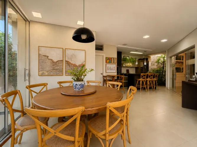 Casa à venda em Maringá, Jardim Cidade Monções, com 3 quartos, com 208.5 m²