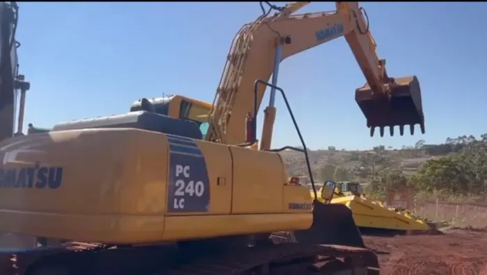 Escavadeira Komatsu 2015 PC240LC