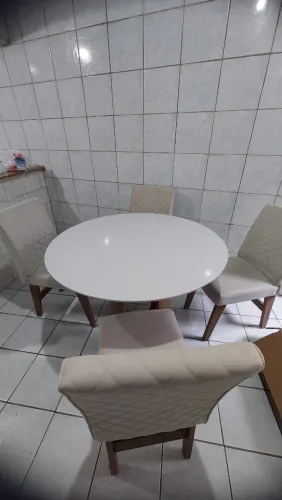 Mesa de jantar + 4 cadeiras