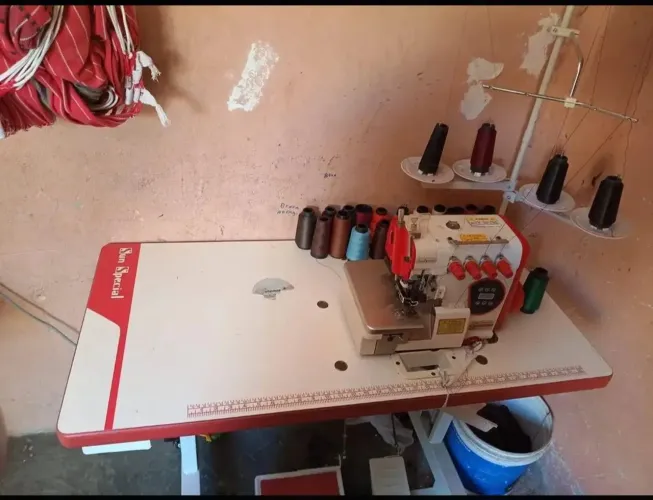 vendo 2 máquina eletrônica de costura