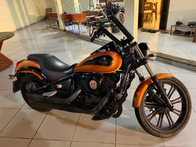 Kawasaki Vulcan 900 Custom 2012 completa com acessórios