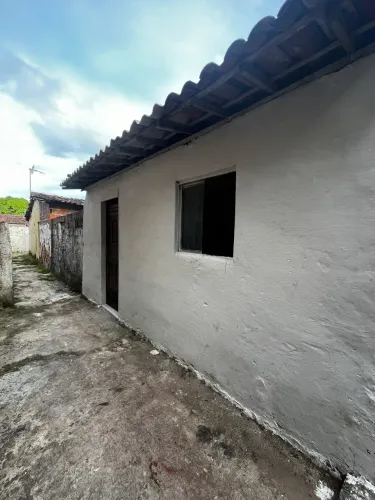 ALUGA-SE CASA 500,00