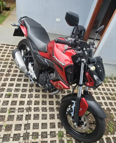 VENDO: Yamaha FZ15 Fazer ABS Blueflex 2024 (Impecável!)