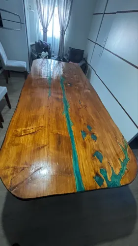 Mesa de Madeira Maciça com Resina Epóxi - 2,50 m | Perfeito Estado