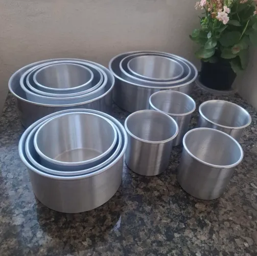 Kit com 14 Fôrmas Redondas para Bolos