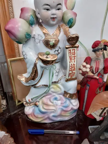 Escultura oriental de porcelana 