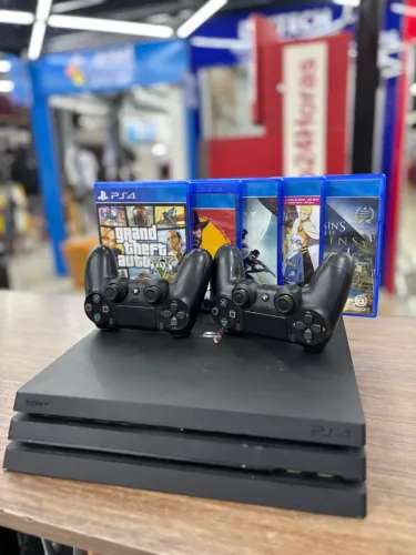 PS4 Pro | PlayStation 4 4K 1TB | 02 controles e Jogo de brinde 
