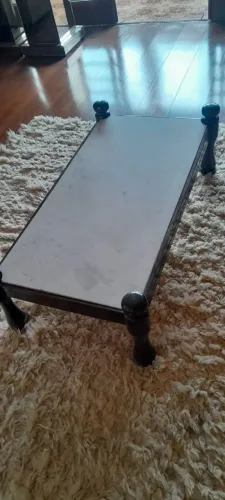 Mesa de centro retrô com marmore