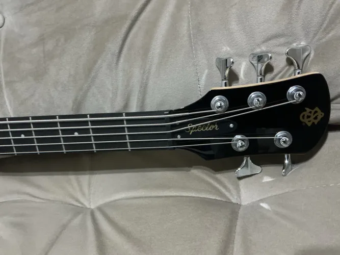 Baixo Spector 5 cordas