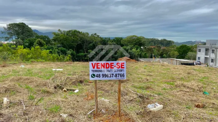 Terreno à venda no bairro Forquilhas para construir sobrados - São José/SC