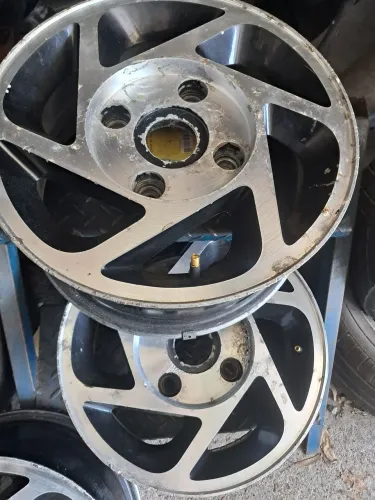 Rodas aro 14 Volkswagen Puma Retro diamantada com preto 4x130 usadas 
