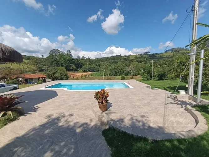 Chácara com 3 dormitórios à venda, 3300 m² por R$ 800.000,00 - Área Rural de Pinhalzinho -