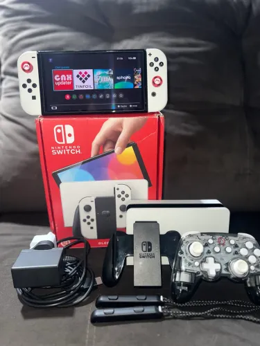 Nintendo Switch OLED Desbloqueado 64+256Gb na caixa + controle