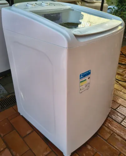 Vendo máquina faz tudo Semi nova Electrolux 15 kg funcionando perfeitamente top!!!