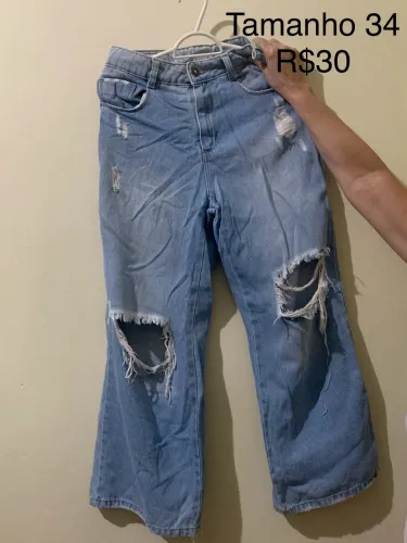 calça com rasgo larga 