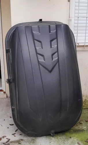 Bagageiro para automóveis, 460 Lts Com chave e amotecedor, usado uma única vez<br>R$ 700,00
