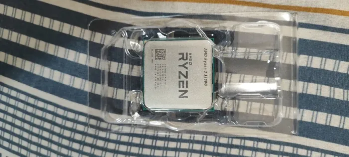 Ryzen 3 3200G (250 reais) + Mancer Ares (50 reais)