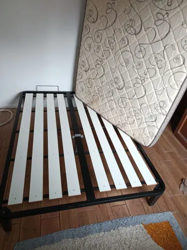 Cama casal base de ferro e colchão