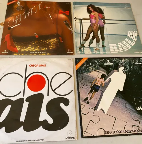 Lote com 65 discos de Vinil