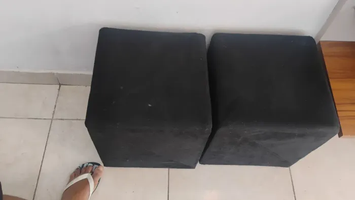Vendo 2 puf preto