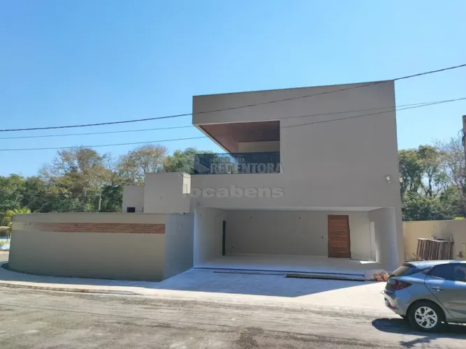 Sobrado à Venda com 04 Dormitórios, sendo 01 suíte master, com 200m² de Construção