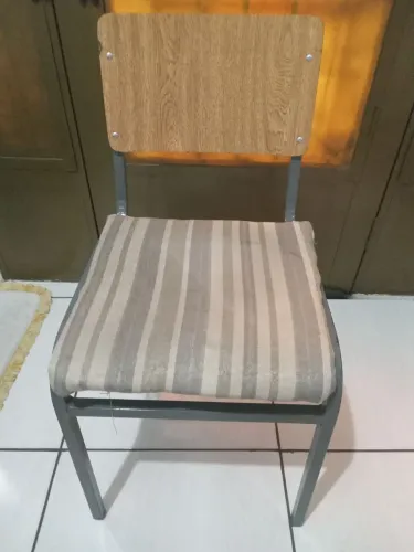 Vendo cadeiras fortes.
