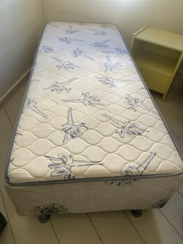 Cama box.