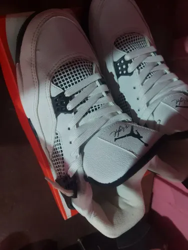 Sapato/tênis jordan 4