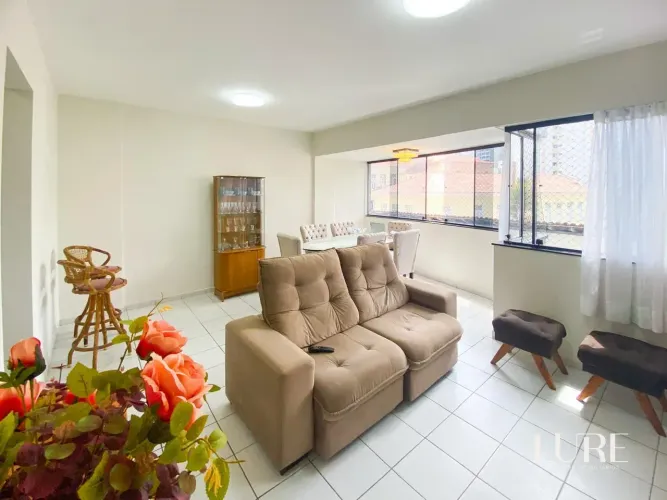 LOCALIZAÇÃO PRIVILEGIADA - Apartamento 100m em Petrópolis - 3 quartos - 2 suítes.