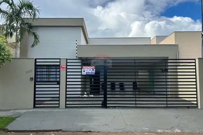 Casa Moderna com Energia Solar no Jardim Sunflower