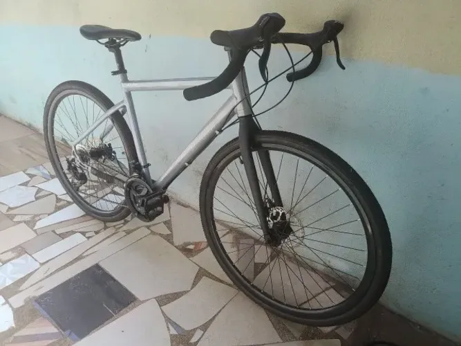 Bicicleta Gravel SHOW aro 700 semi-nova