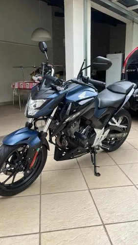 Honda CB 300F Twister 2025 - 7.700 km - Impecável