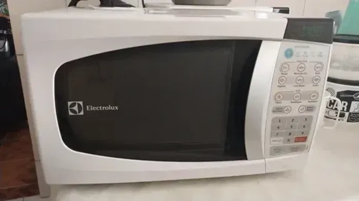 vendo microondas semi novo