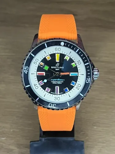 Relógio de Pulso Breitling cor laranja com Pulseira de silicone
